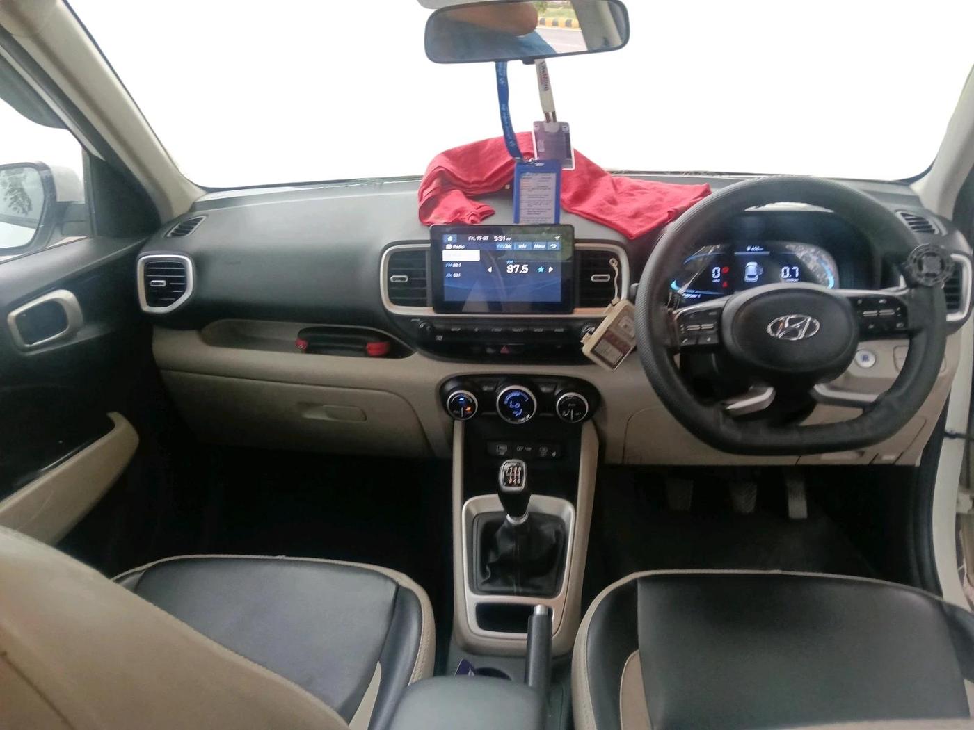 2022 Hyundai VENUE SX 1.5 CRDI, Diesel, Manual, 1,02,521 km, interior