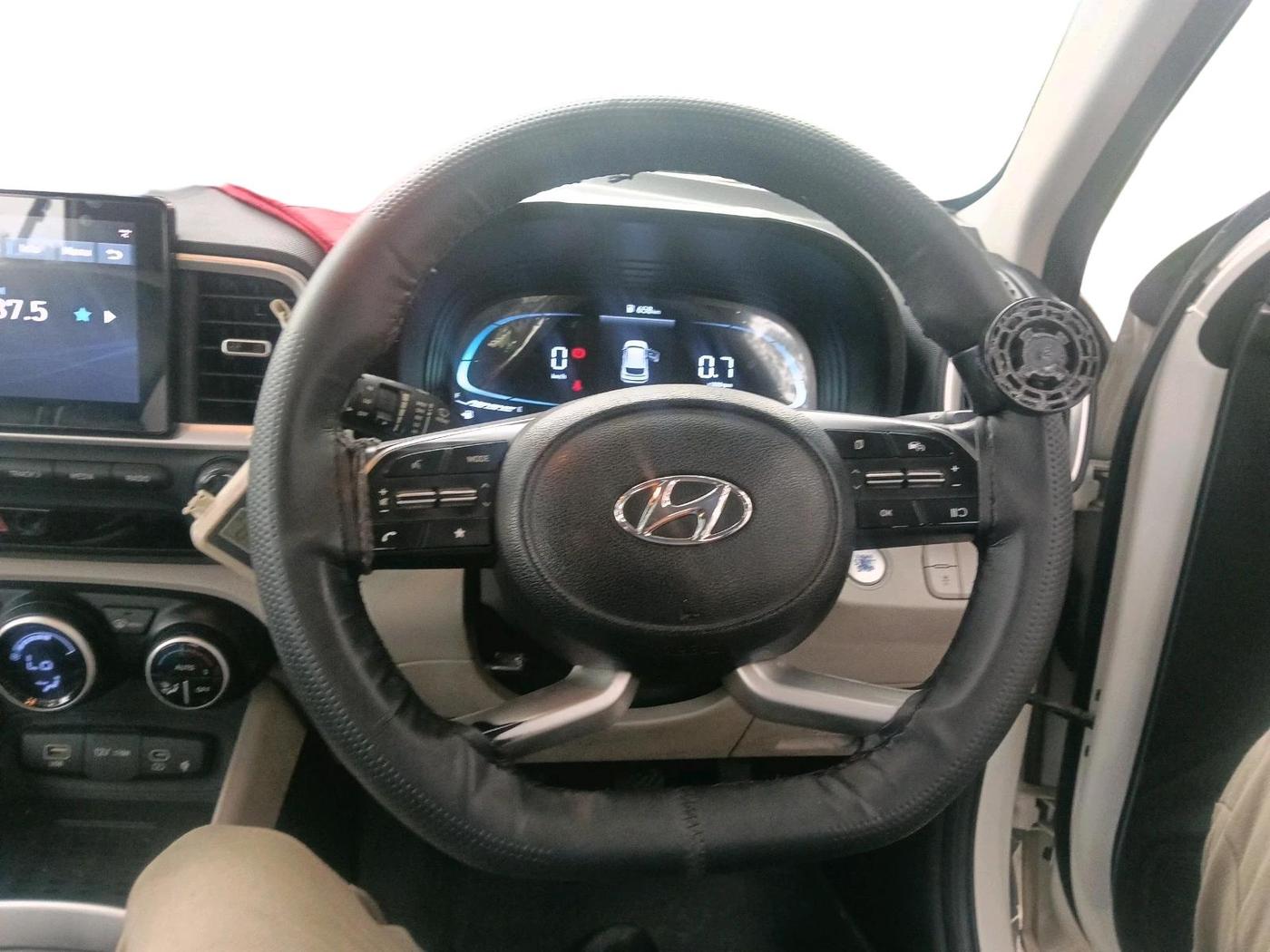 2022 Hyundai VENUE SX 1.5 CRDI, Diesel, Manual, 1,02,521 km, interior