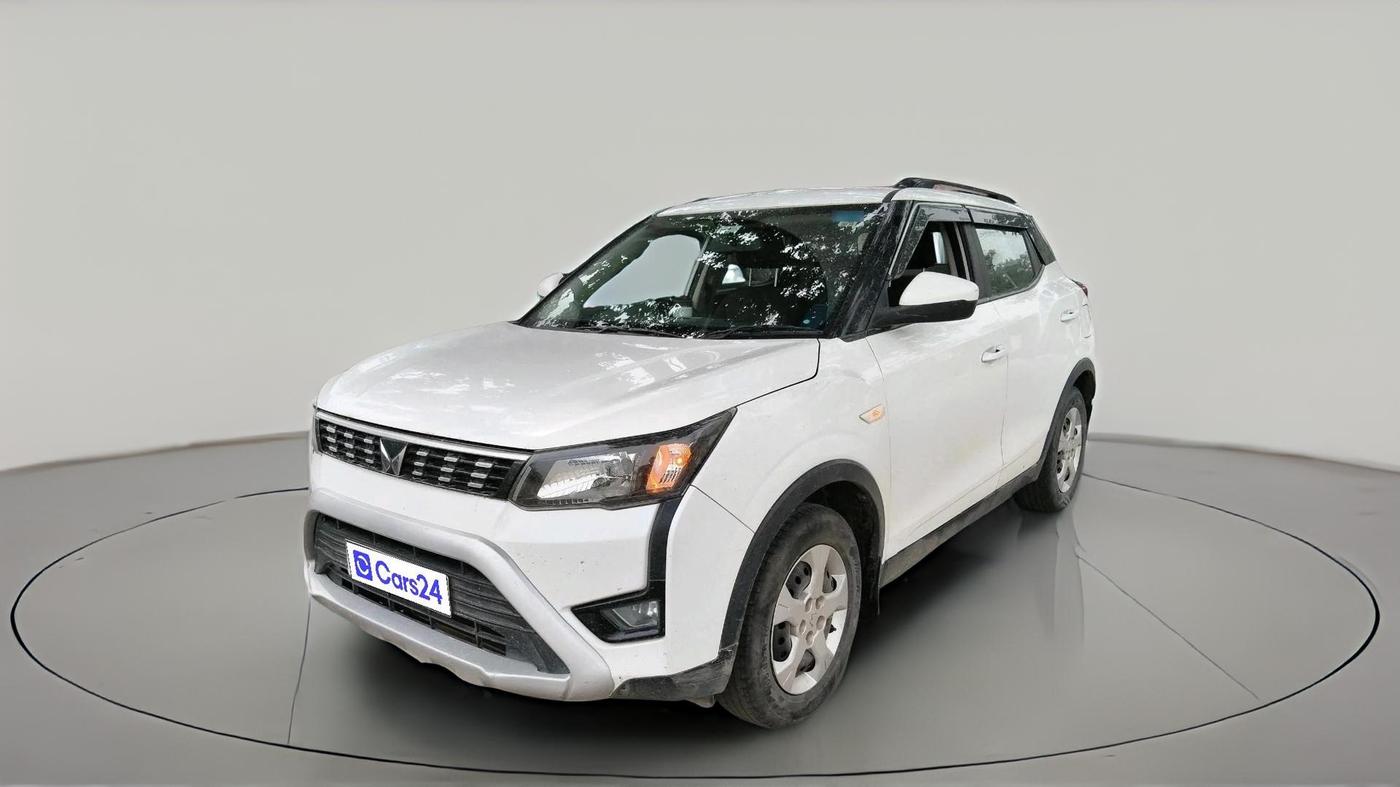 2023 Mahindra XUV300 W6 1.2 PETROL AMT, Petrol, Automatic, 53,031 km, exterior