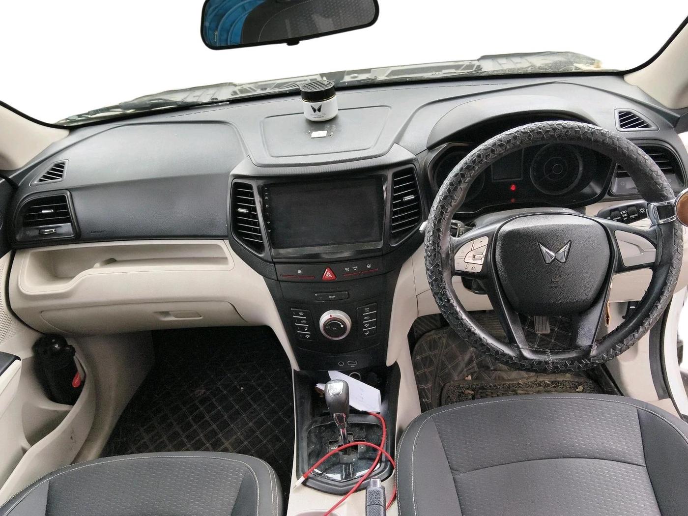 2023 Mahindra XUV300 W6 1.2 PETROL AMT, Petrol, Automatic, 53,031 km, interior