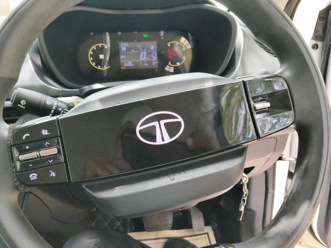 2025 Tata NEXON Smart Plus 1.2 Revotron 6 AMT, Petrol, Automatic, 12,036 km, interior
