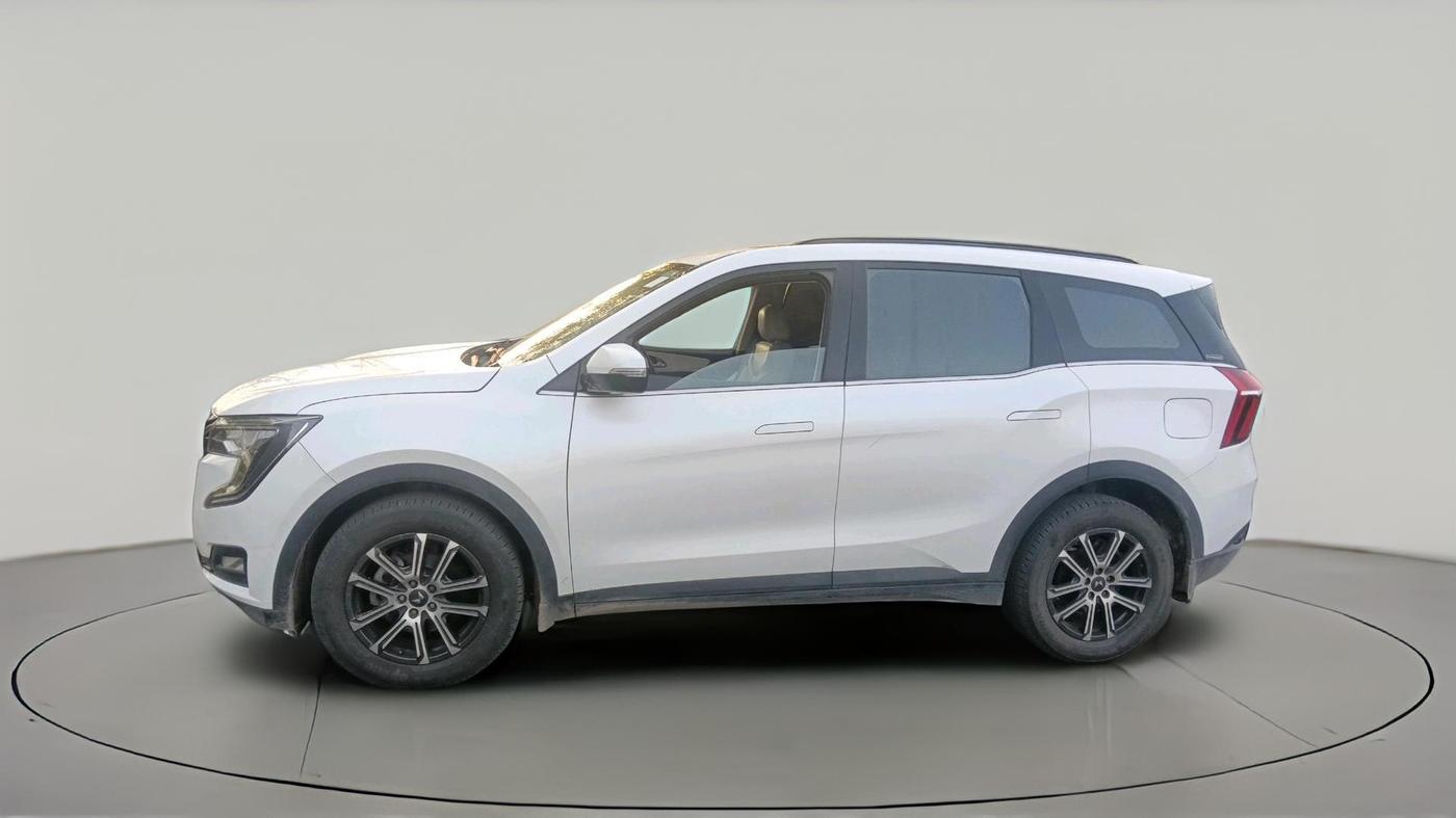 2023 Mahindra XUV700 AX 7 D AT 7 STR, Diesel, Automatic, 23,008 km, exterior