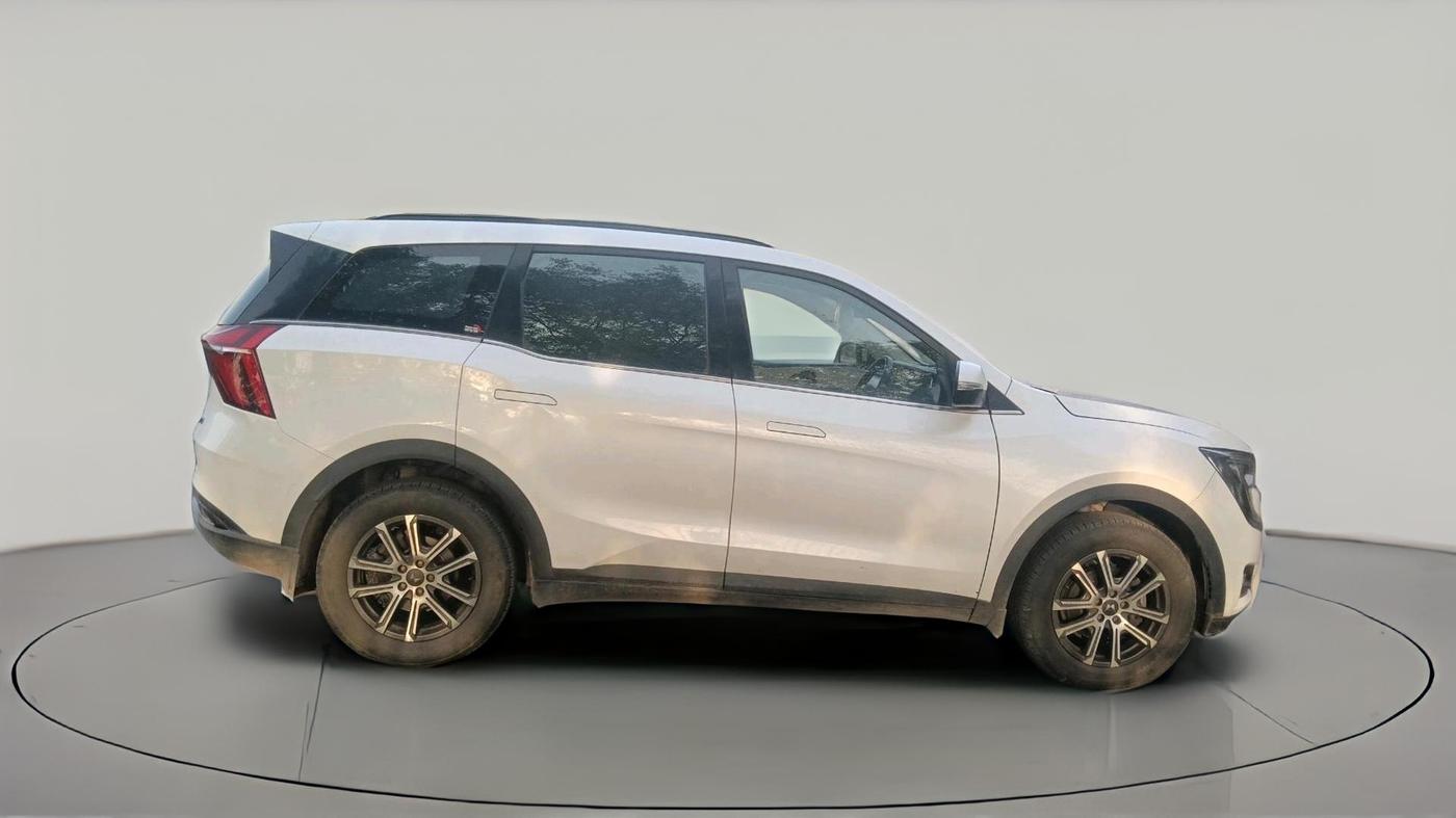 2023 Mahindra XUV700 AX 7 D AT 7 STR, Diesel, Automatic, 23,008 km, exterior