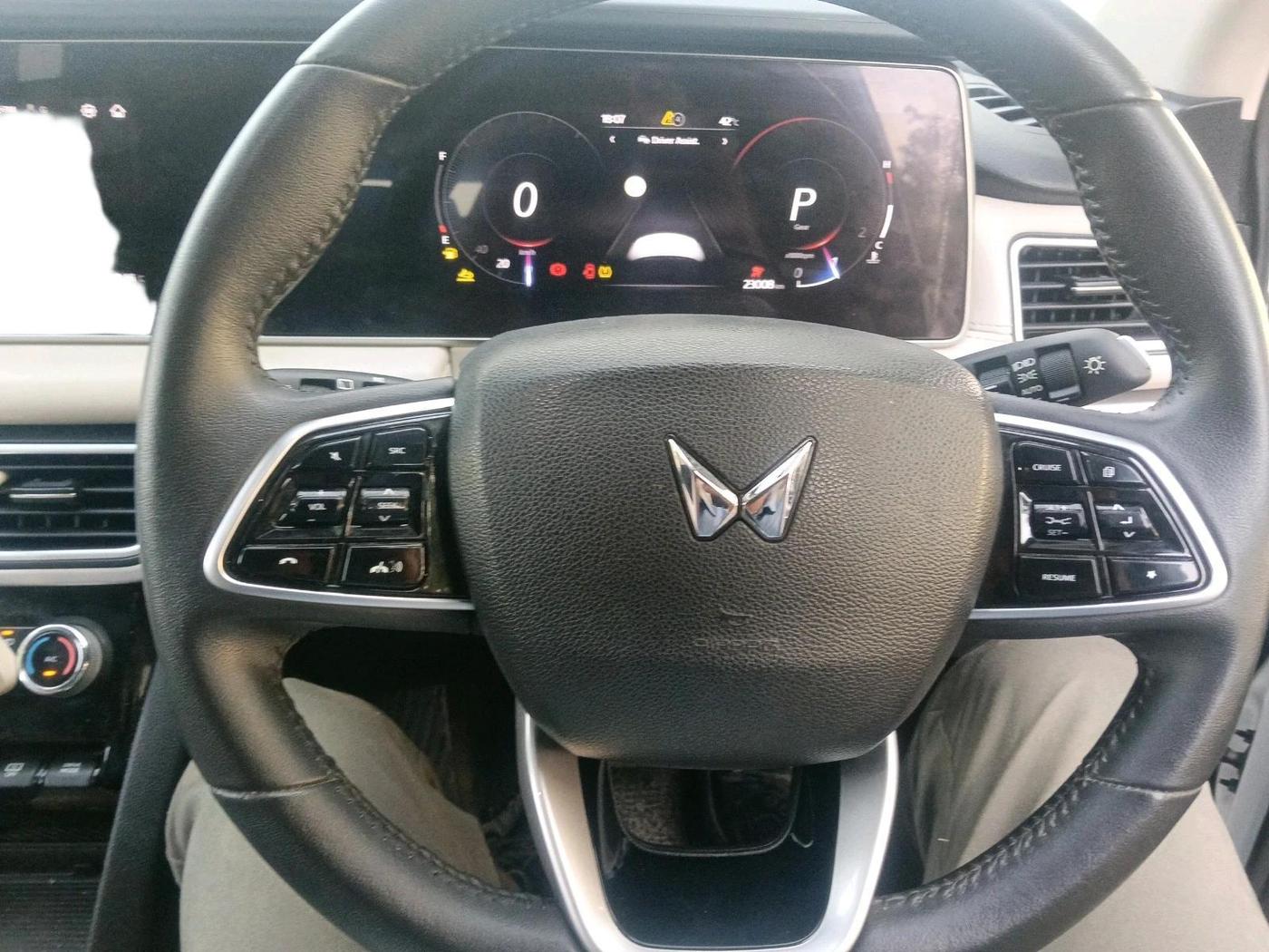 2023 Mahindra XUV700 AX 7 D AT 7 STR, Diesel, Automatic, 23,008 km, interior
