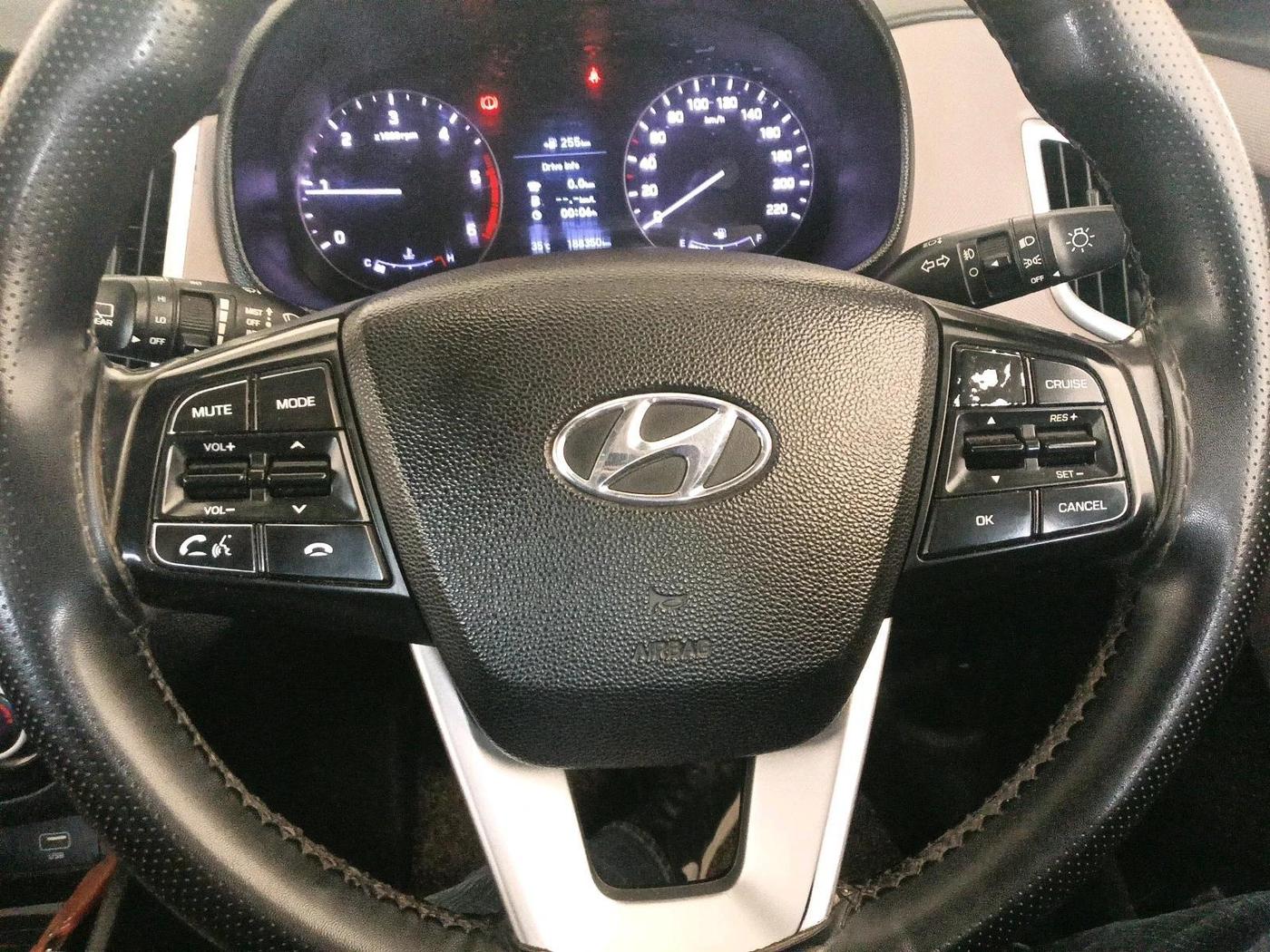 2018 Hyundai Creta SX (O) 1.6 DIESEL, Diesel, Manual, 1,89,177 km, interior