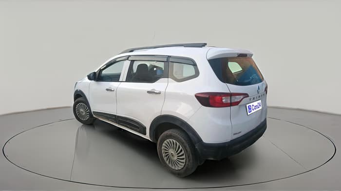2022 Renault TRIBER RXE MT, Petrol, Manual, 80,536 km, exterior