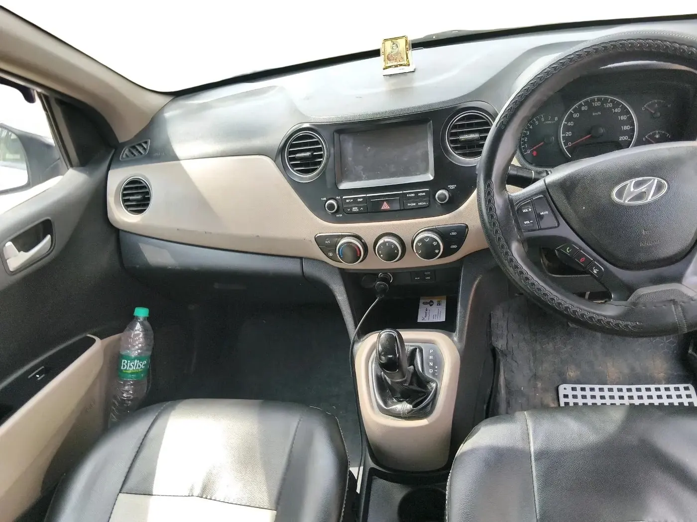 2017 Hyundai Grand i10 SPORTZ AT 1.2 KAPPA VTVT, Petrol, Automatic, 81,307 km, interior