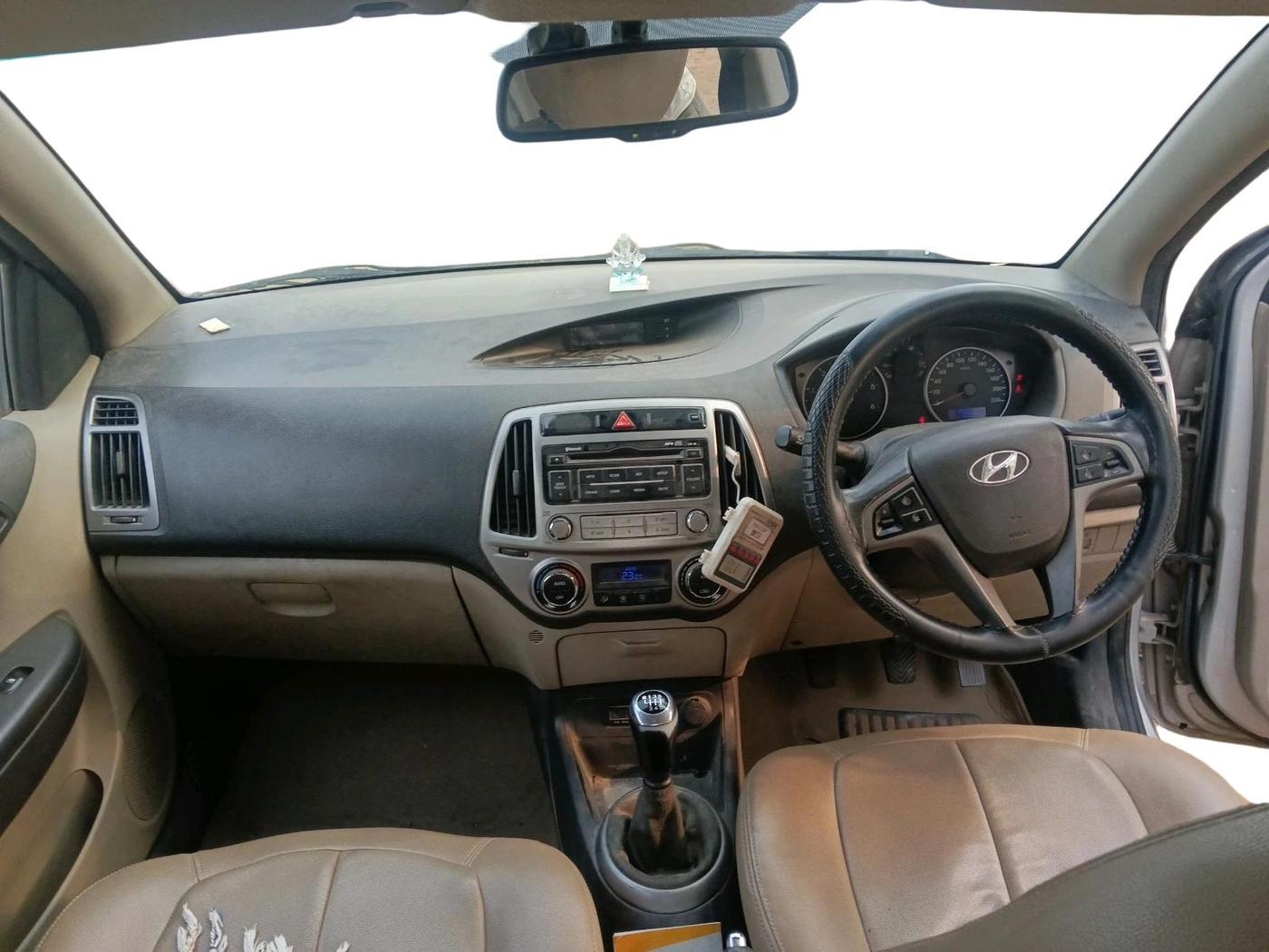 2014 Hyundai i20 SPORTZ 1.4 CRDI, Diesel, Manual, 80,334 km, interior