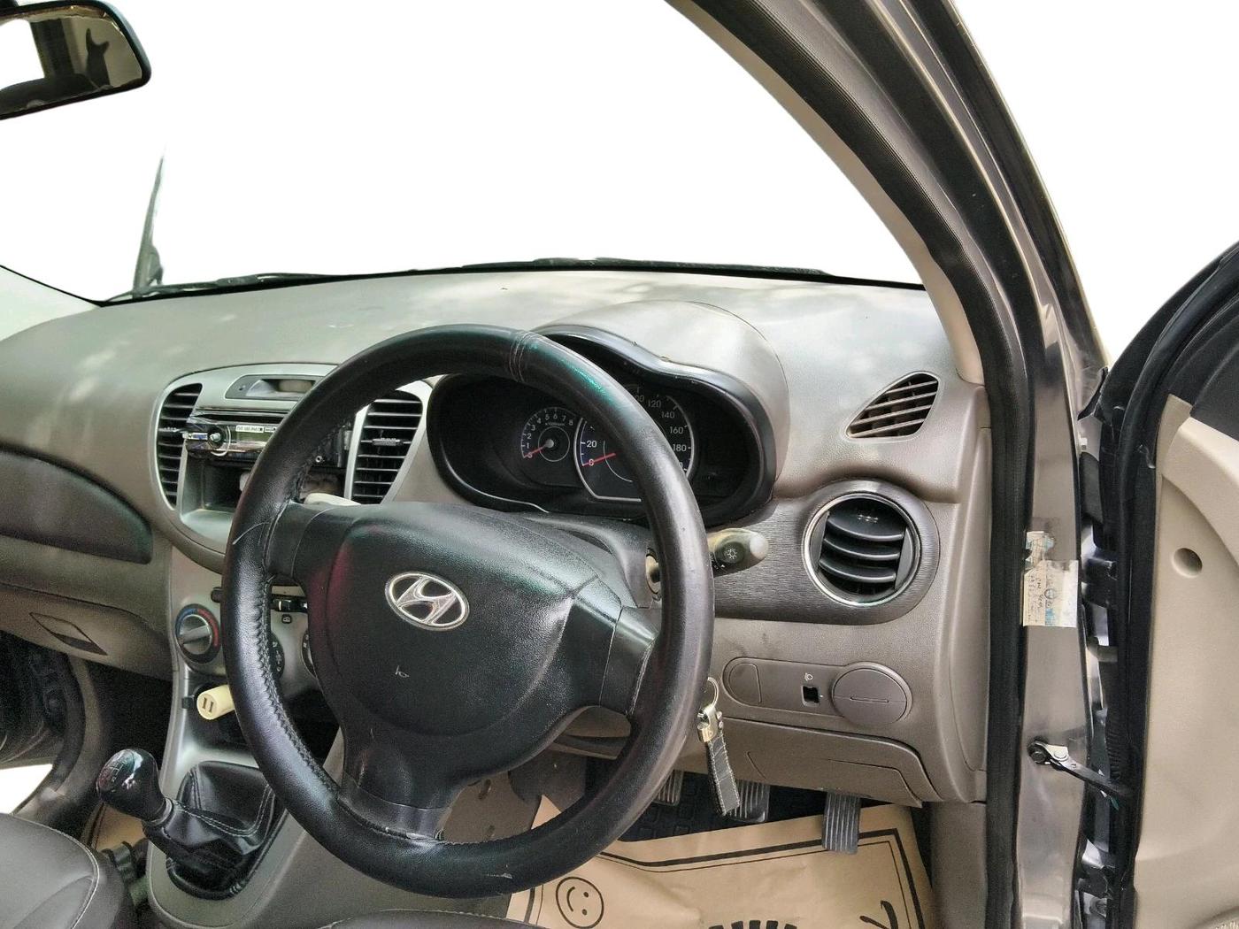 2011 Hyundai i10 MAGNA 1.2, Petrol, Manual, 1,80,102 km, interior
