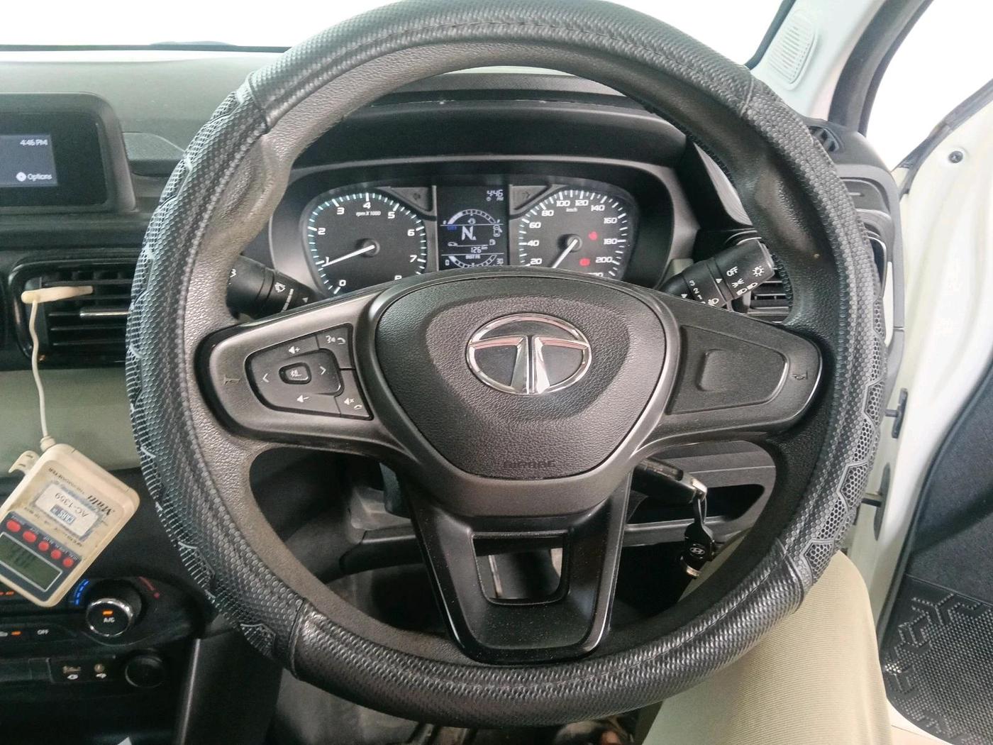 2022 Tata PUNCH ADVENTURE AMT, Petrol, Automatic, 56,360 km, interior