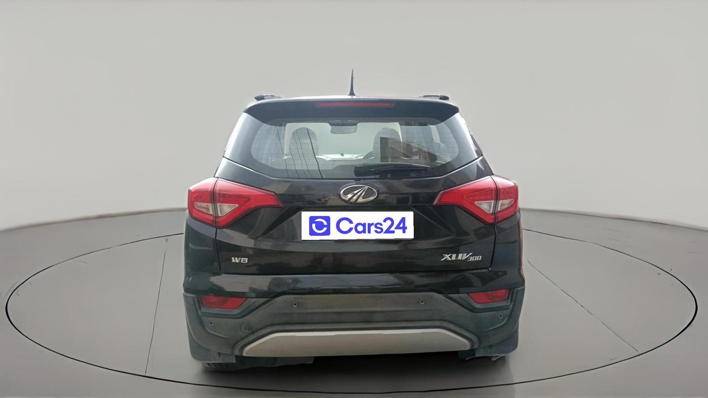 2021 Mahindra XUV300 W8 (O) 1.2 PETROL, Petrol, Manual, 26,331 km, exterior