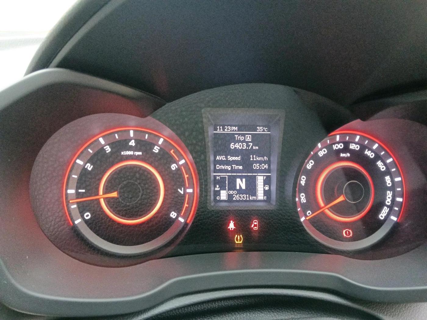 2021 Mahindra XUV300 W8 (O) 1.2 PETROL, Petrol, Manual, 26,331 km, interior