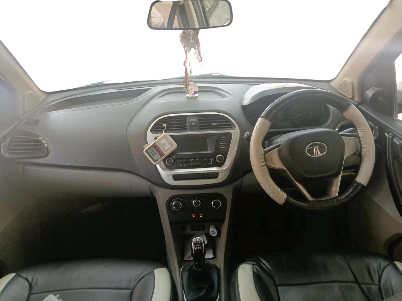 2016 Tata Tiago XT PETROL, Petrol, Manual, 1,27,337 km, interior