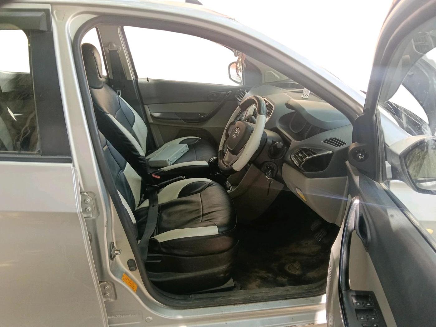 2016 Tata Tiago XT PETROL, Petrol, Manual, 1,27,337 km, interior