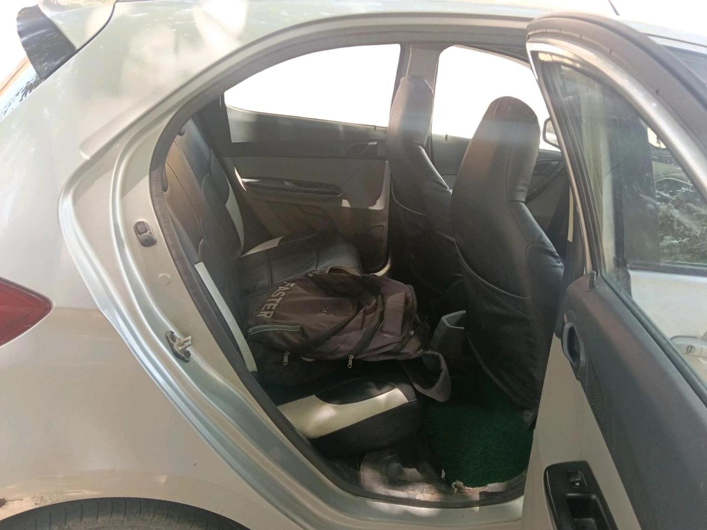 2016 Tata Tiago XT PETROL, Petrol, Manual, 1,27,337 km, interior