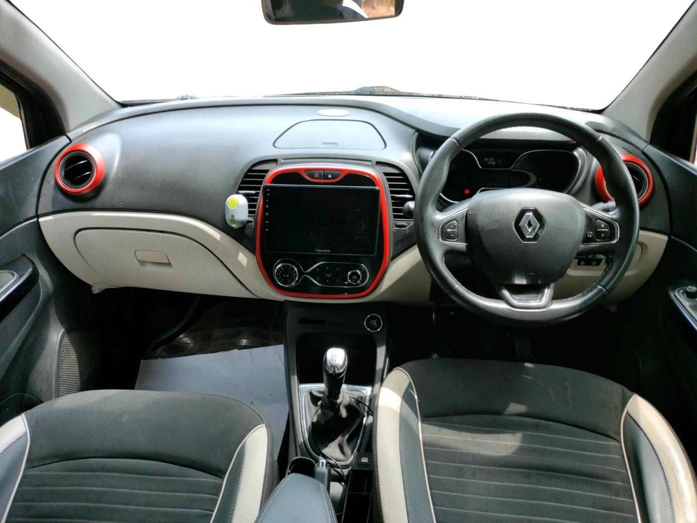 2018 Renault Captur RXT PETROL DUAL TONE, CNG, Manual, 83,120 km, interior