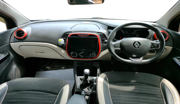 2018 Renault Captur RXT PETROL DUAL TONE, CNG, Manual, 83,120 km, interior