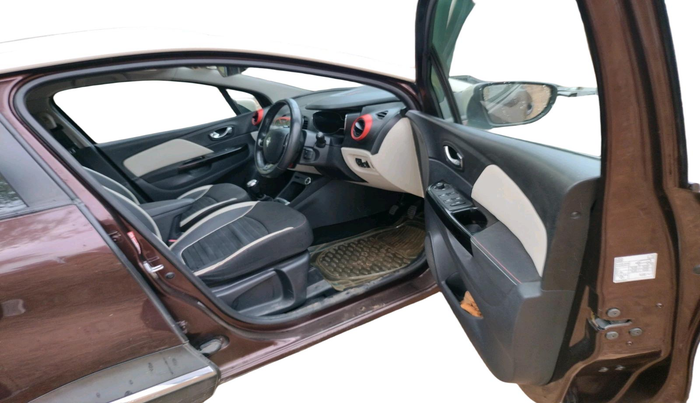 2018 Renault Captur RXT PETROL DUAL TONE, CNG, Manual, 83,120 km, interior