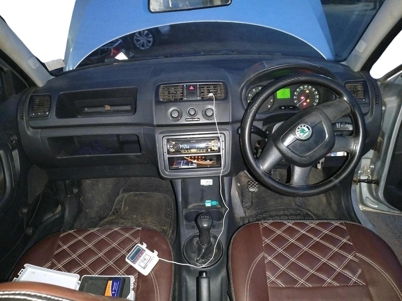 2011 Skoda Fabia ACTIVE 1.2 MPI, Petrol, Manual, 1,04,551 km, interior