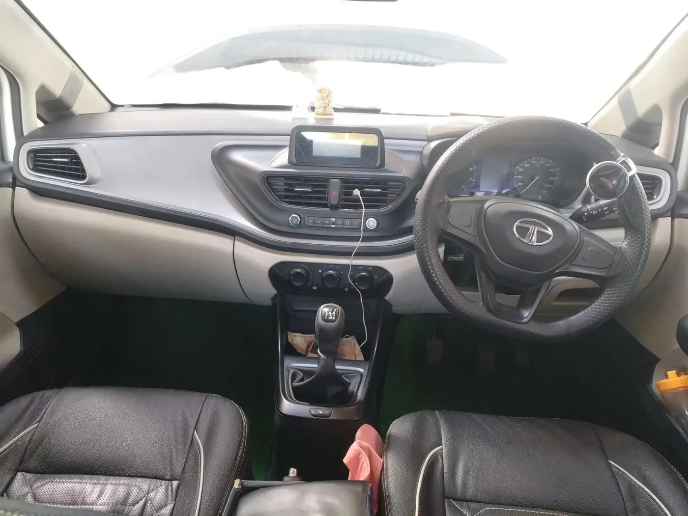 2021 Tata ALTROZ XE PETROL, Petrol, Manual, 61,751 km, interior
