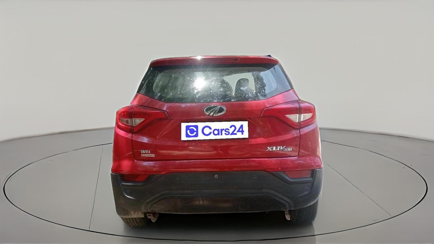 2021 Mahindra XUV300 W6 1.5 DIESEL AMT, Diesel, Automatic, 1,72,201 km, exterior