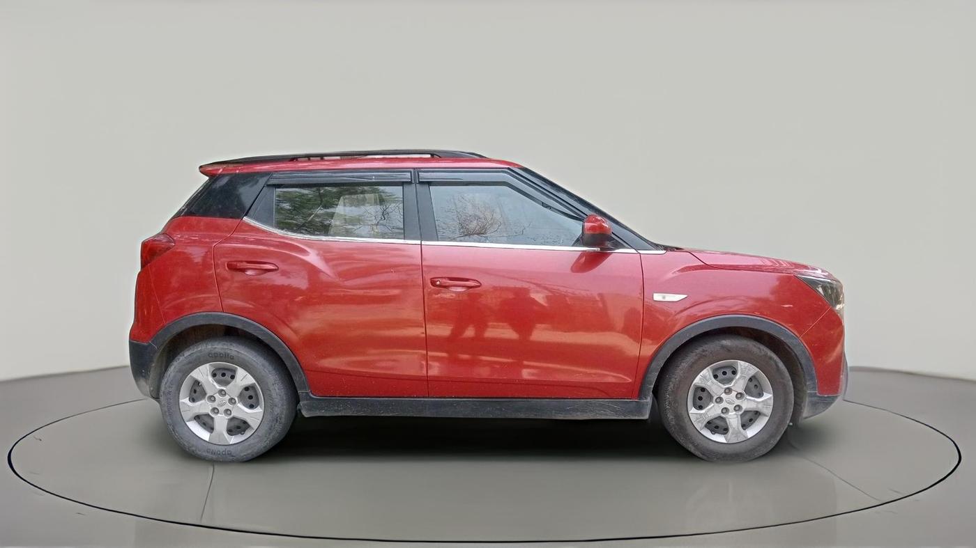 2021 Mahindra XUV300 W6 1.5 DIESEL AMT, Diesel, Automatic, 1,72,201 km, exterior