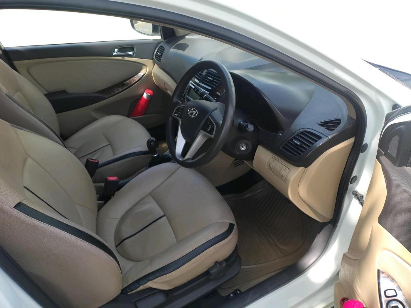 2012 Hyundai Verna FLUIDIC 1.6 CRDI SX, Diesel, Manual, 93,930 km, interior