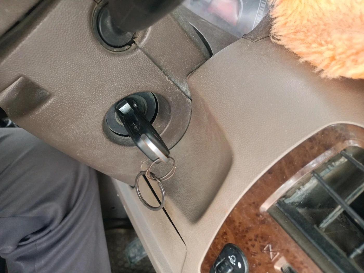 2013 Mahindra Bolero ZLX BS IV, Diesel, Manual, 1,27,689 km, interior
