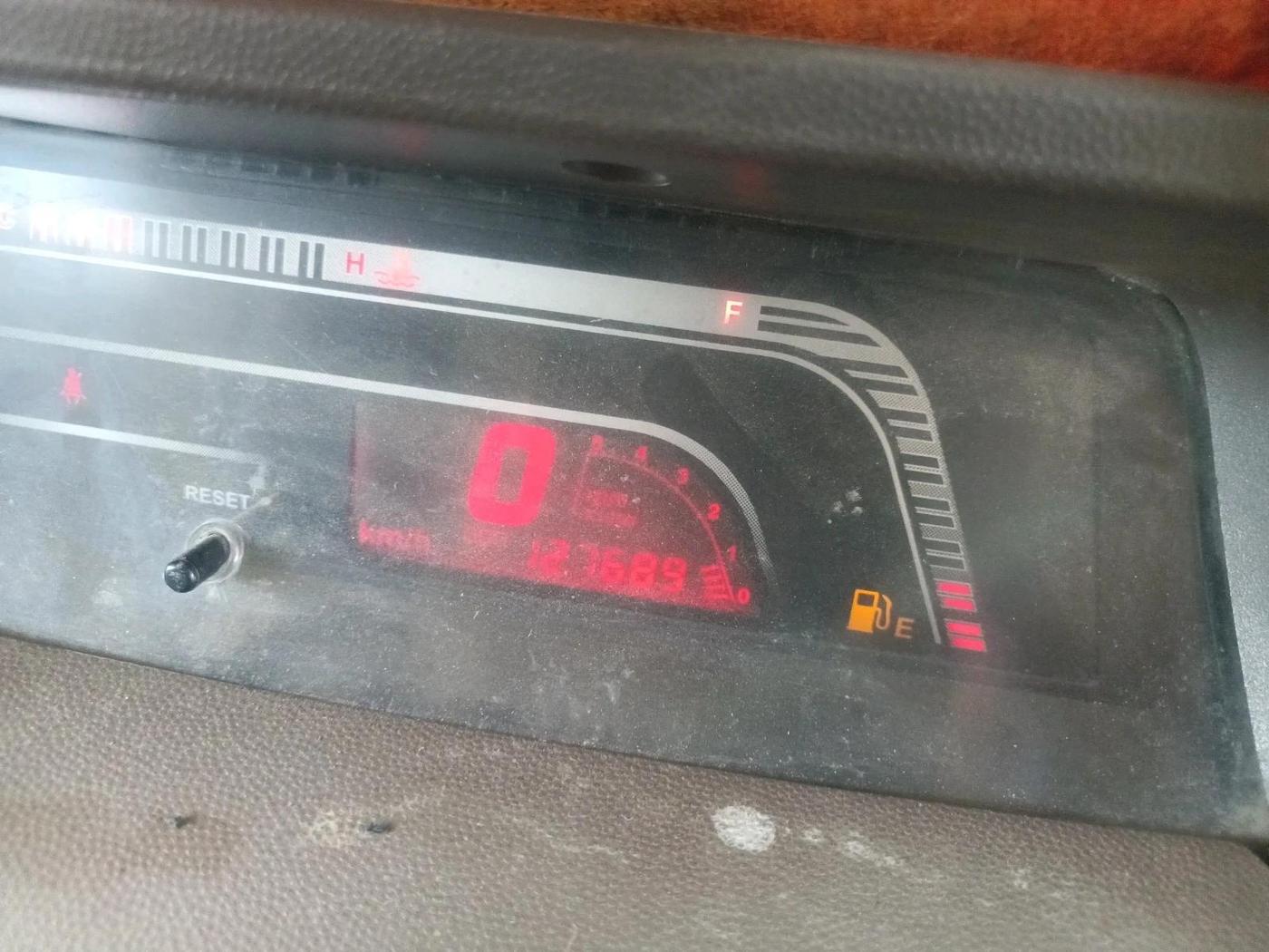 2013 Mahindra Bolero ZLX BS IV, Diesel, Manual, 1,27,689 km, interior