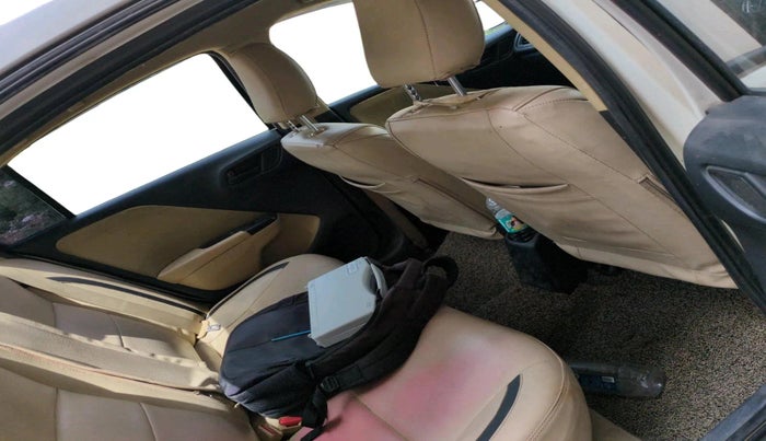 2015 Honda City 1.5L I-DTEC S, Diesel, Manual, 2,11,008 km, interior