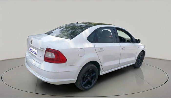 2013 Skoda Rapid ELEGANCE 1.6 TDI CR MT, Diesel, Manual, 1,95,093 km, exterior