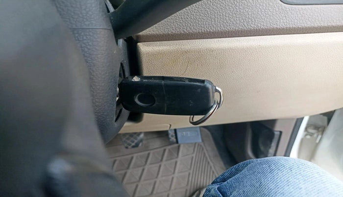 2013 Skoda Rapid ELEGANCE 1.6 TDI CR MT, Diesel, Manual, 1,95,093 km, interior