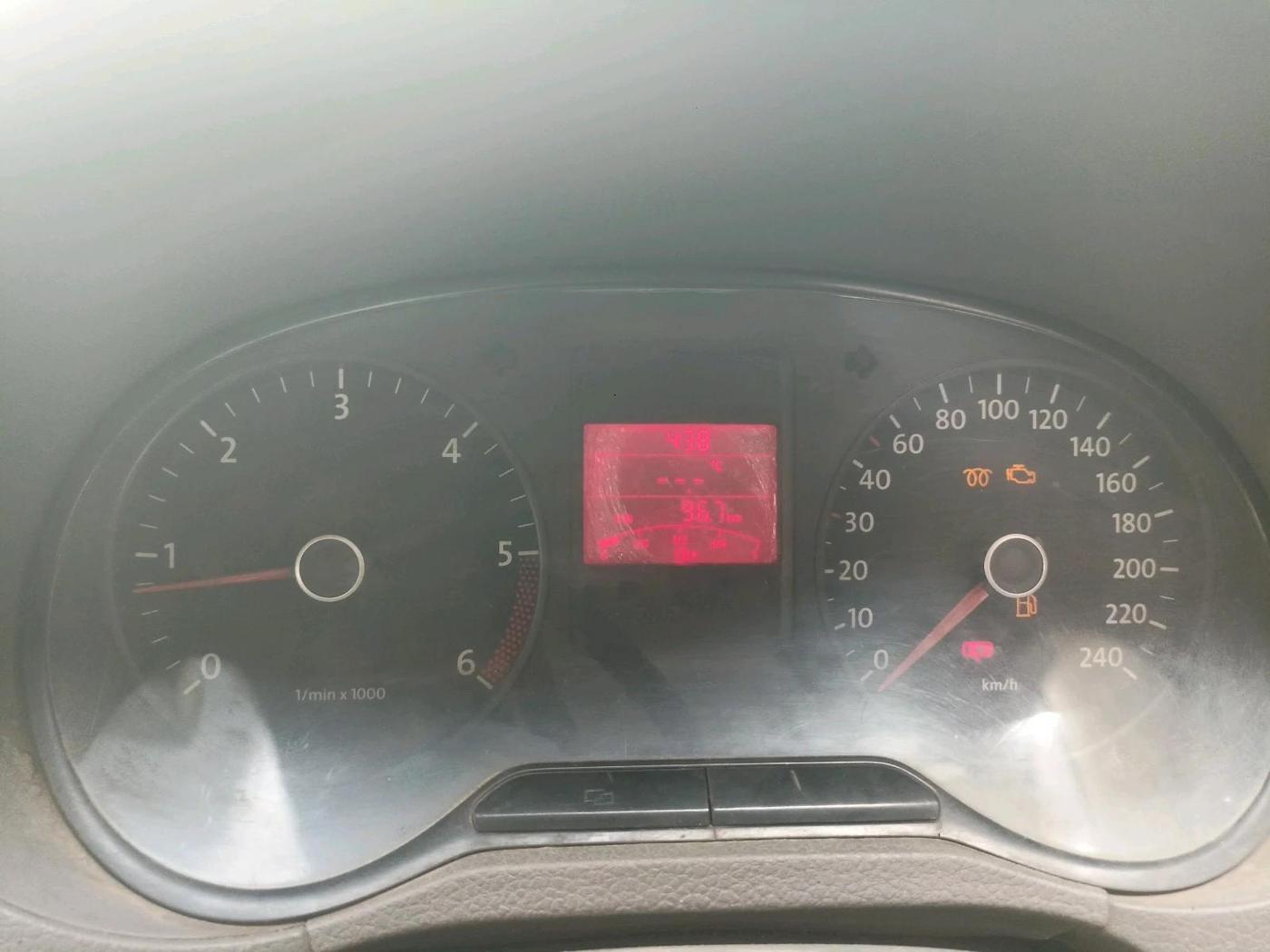 2011 Volkswagen Vento TRENDLINE DIESEL 1.6, Diesel, Manual, 1,00,000 km, interior