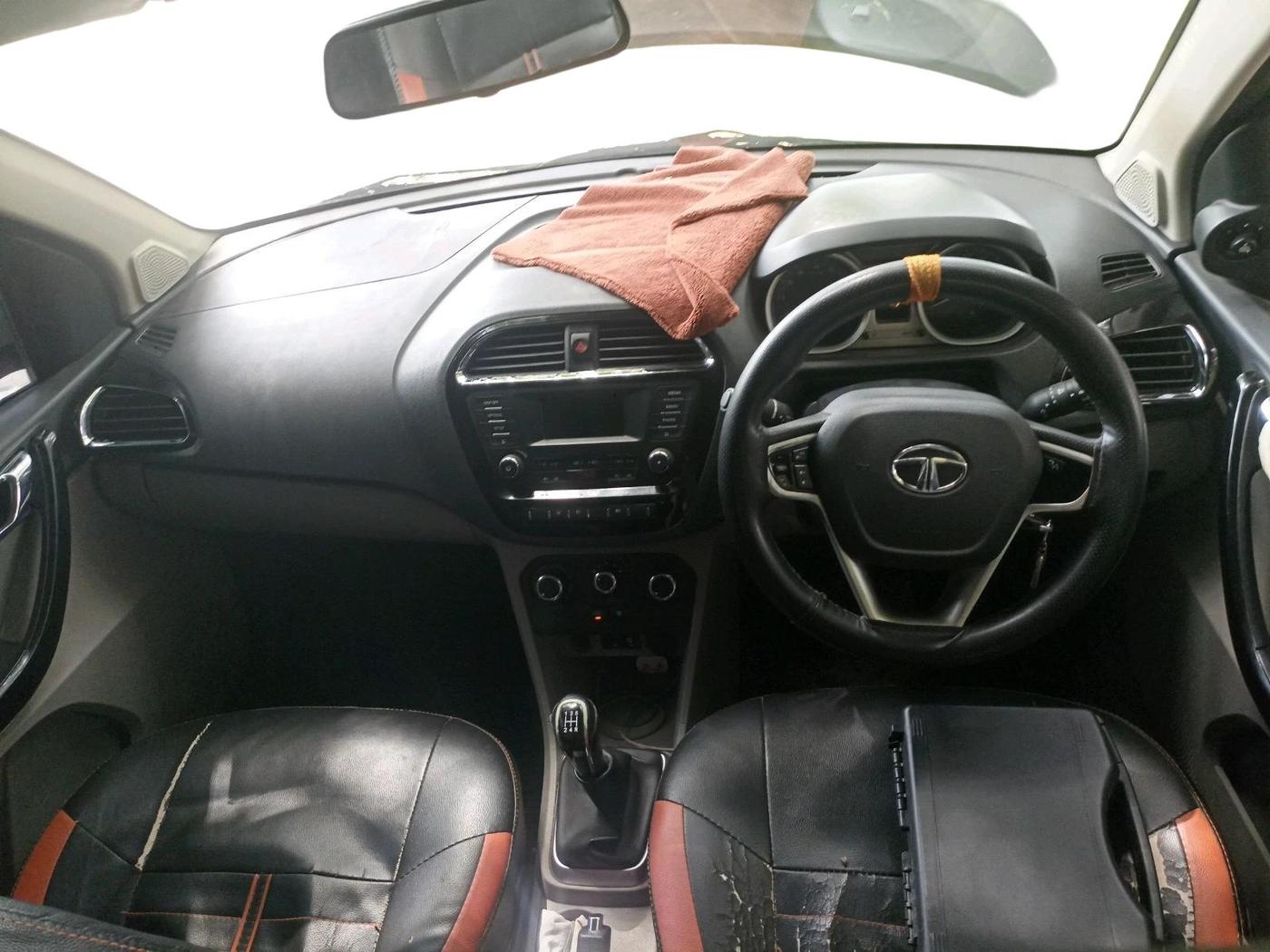 2016 Tata Tiago XZ PETROL, Petrol, Manual, 81,530 km, interior