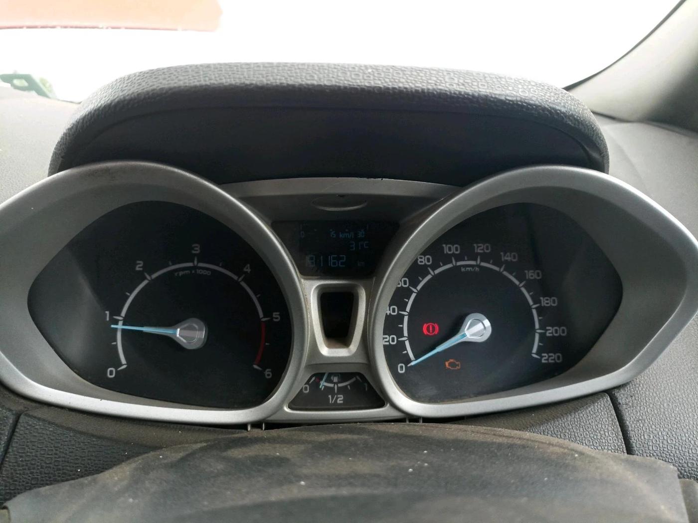 2014 Ford Ecosport TITANIUM 1.5L DIESEL (OPT), Diesel, Manual, 1,31,162 km, interior