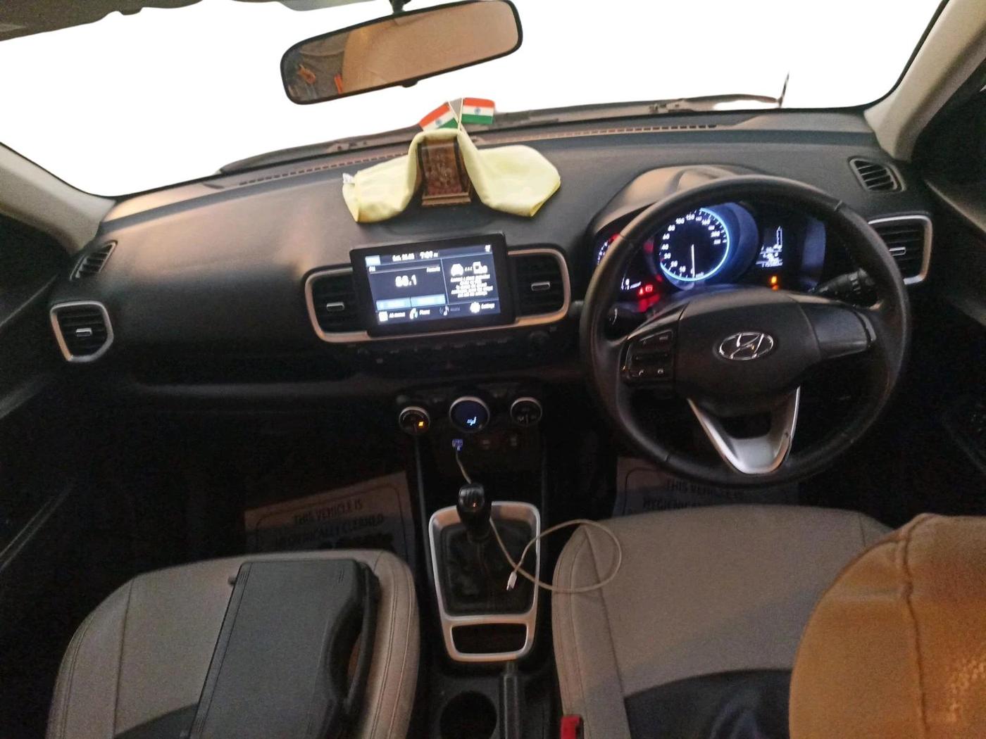 2021 Hyundai VENUE S+ 1.2, Petrol, Manual, 1,15,580 km, interior