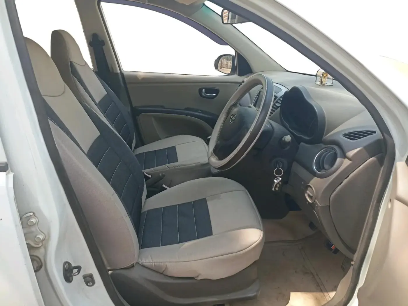 2011 Hyundai i10 MAGNA 1.2, Petrol, Manual, 1,20,039 km, interior