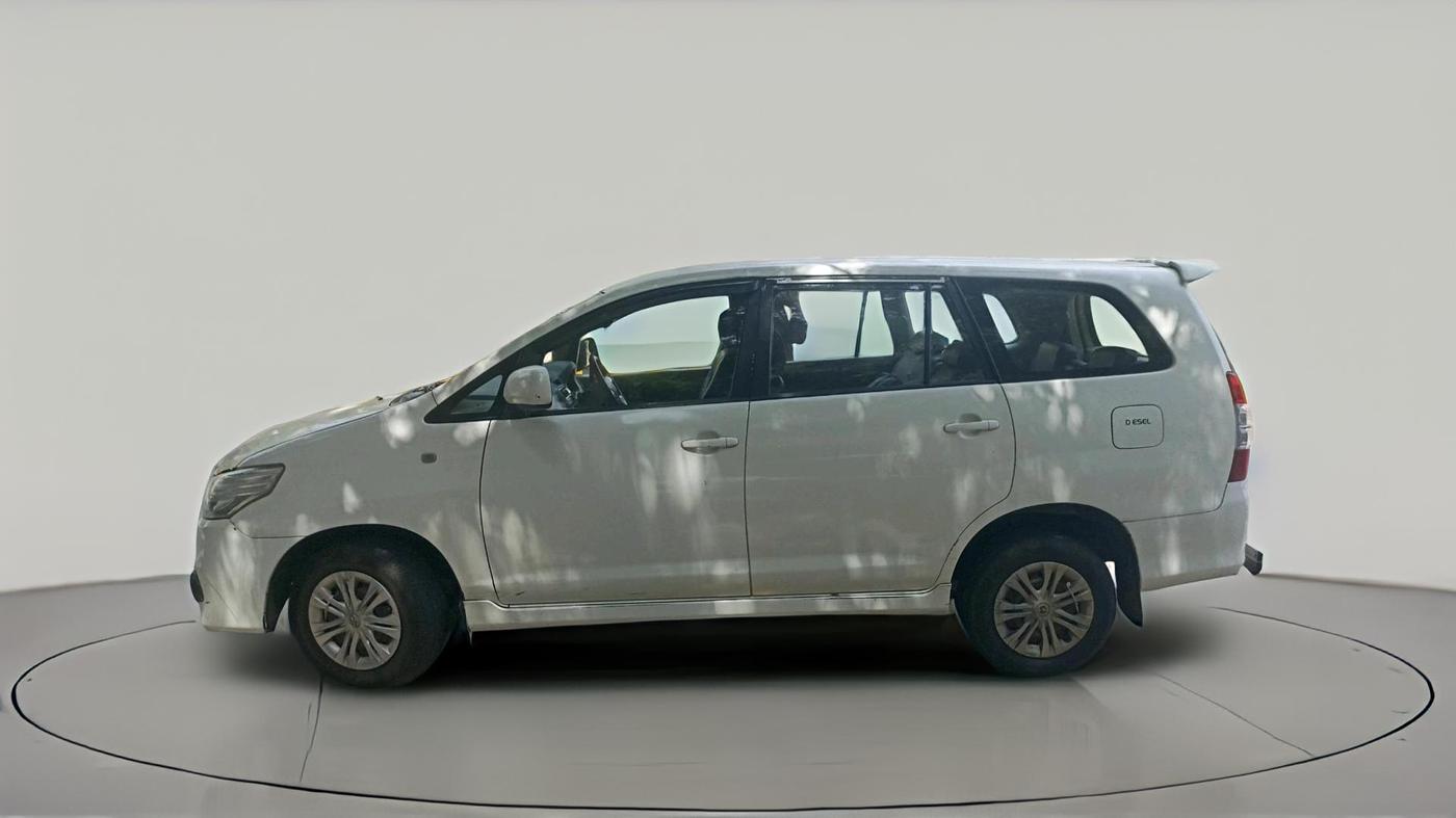 2013 Toyota Innova 2.5 GX 8 STR, Diesel, Manual, 1,85,474 km, exterior