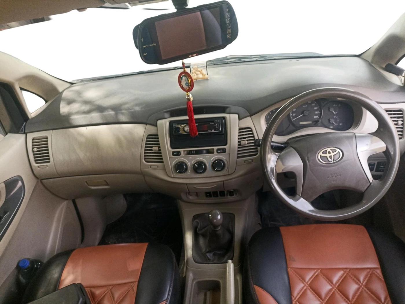 2013 Toyota Innova 2.5 GX 8 STR, Diesel, Manual, 1,85,474 km, interior