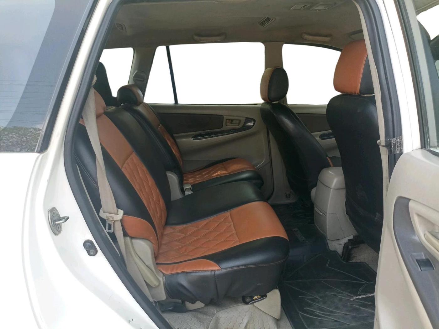 2013 Toyota Innova 2.5 GX 8 STR, Diesel, Manual, 1,85,474 km, interior