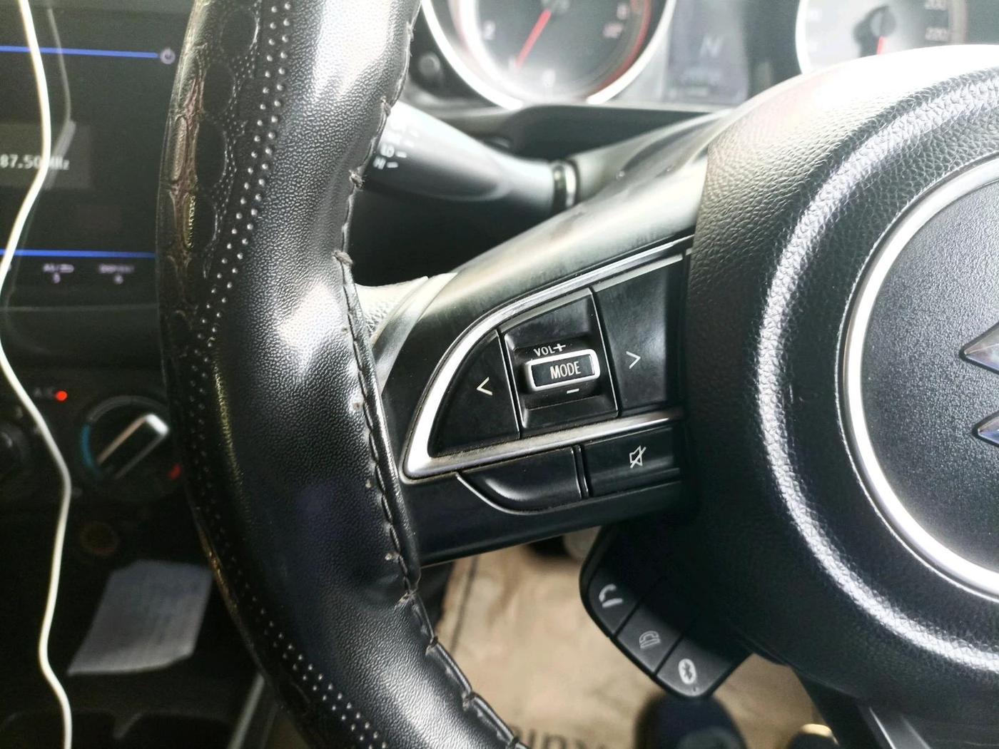 2022 Maruti Swift VXI AMT, Petrol, Automatic, 25,572 km, interior