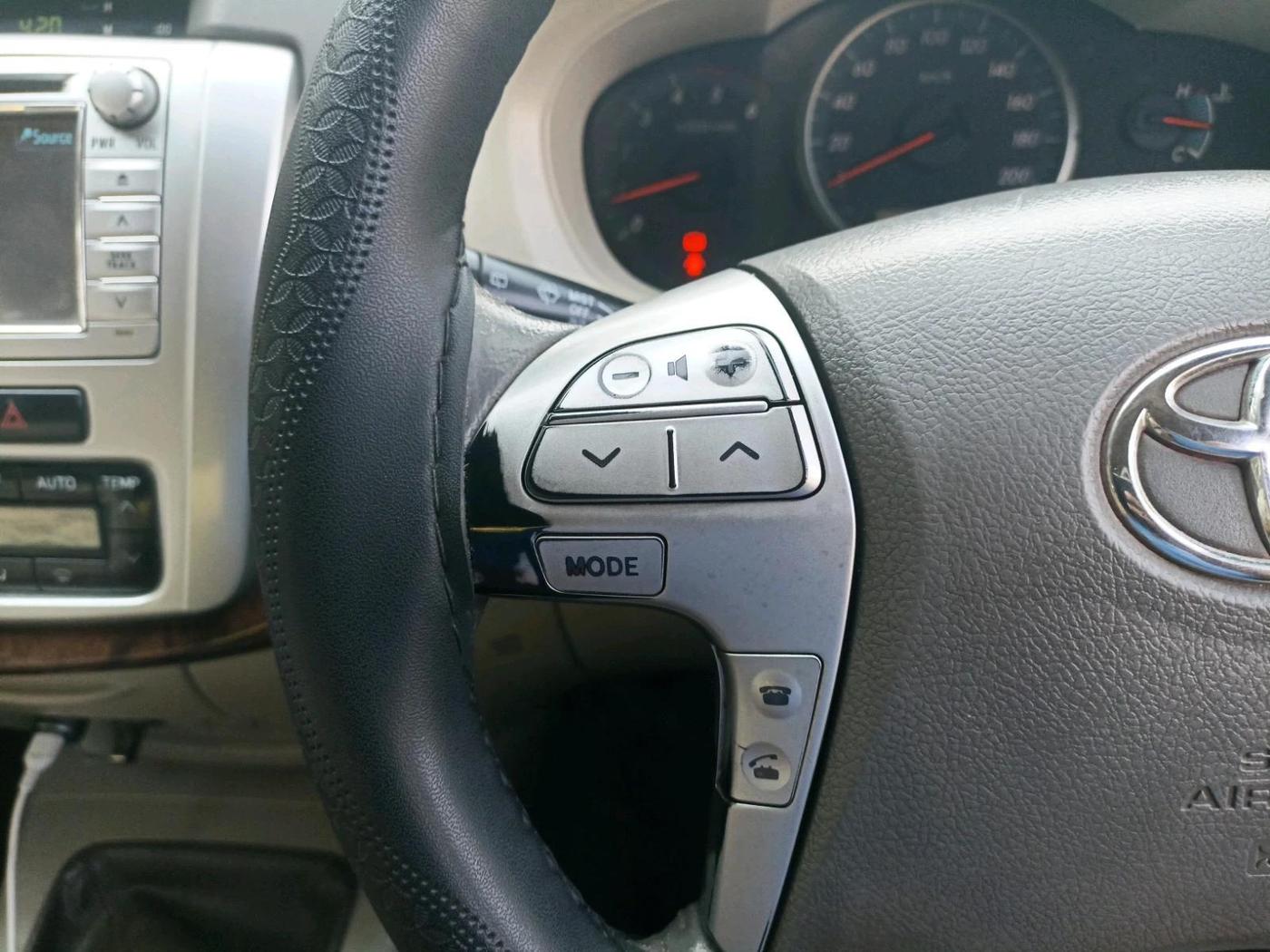 2012 Toyota Innova VX 2.5 7 STR, Diesel, Manual, 1,54,411 km, interior