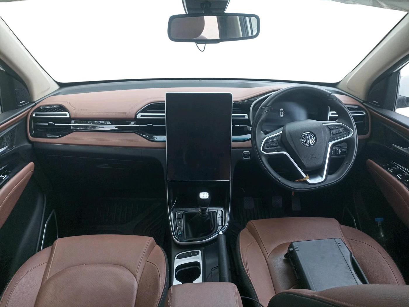 2025 MG HECTOR PLUS SHARP PRO 2.0 TURBO DIESEL 7 STR, Diesel, Manual, 15,367 km, interior