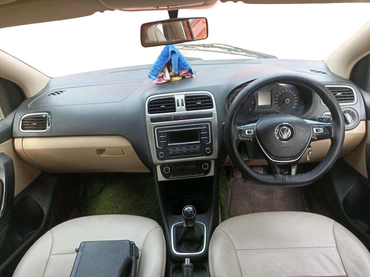 2015 Volkswagen Polo HIGHLINE1.5L, Diesel, Manual, 83,295 km, interior