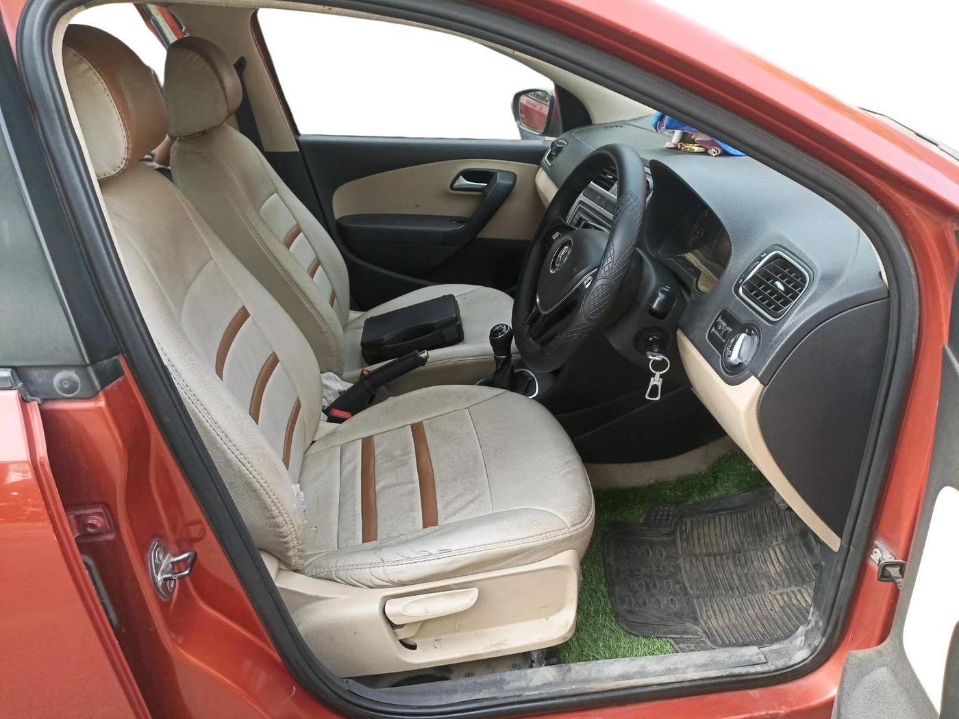 2015 Volkswagen Polo HIGHLINE1.5L, Diesel, Manual, 83,295 km, interior