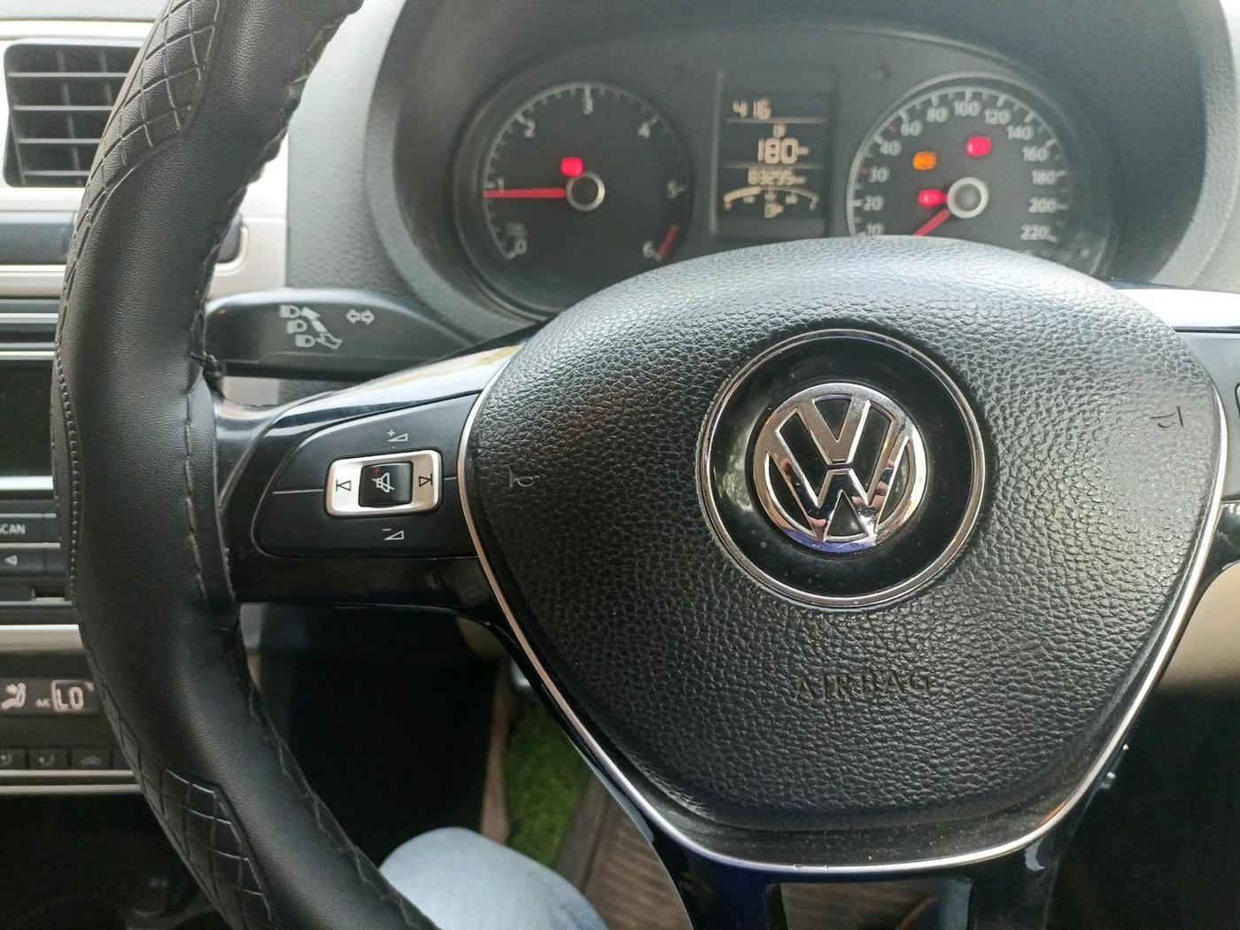 2015 Volkswagen Polo HIGHLINE1.5L, Diesel, Manual, 83,295 km, interior