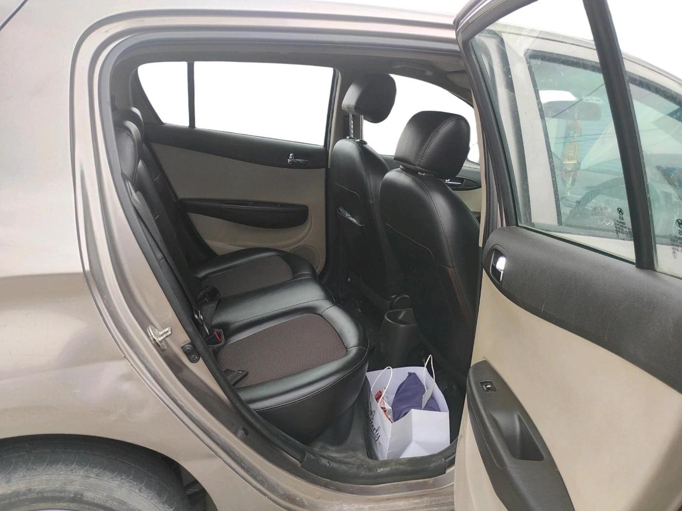 2013 Hyundai i20 MAGNA 1.2, Petrol, Manual, 69,996 km, interior
