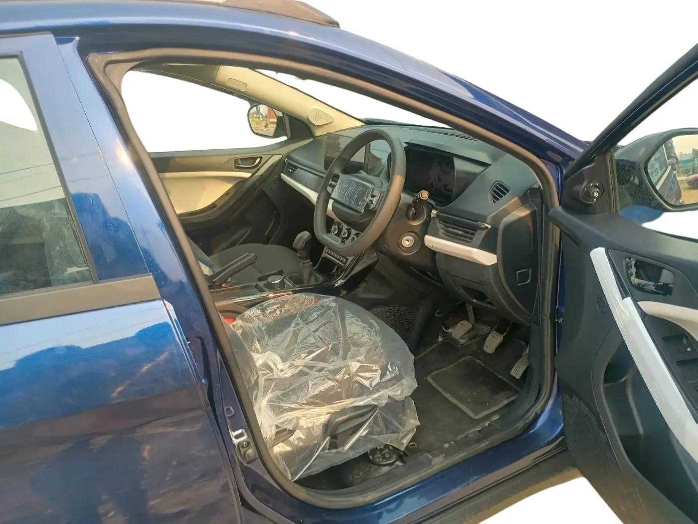 2025 Tata NEXON Pure Plus 1.2 Petrol 6MT, Petrol, Manual, 1,940 km, interior