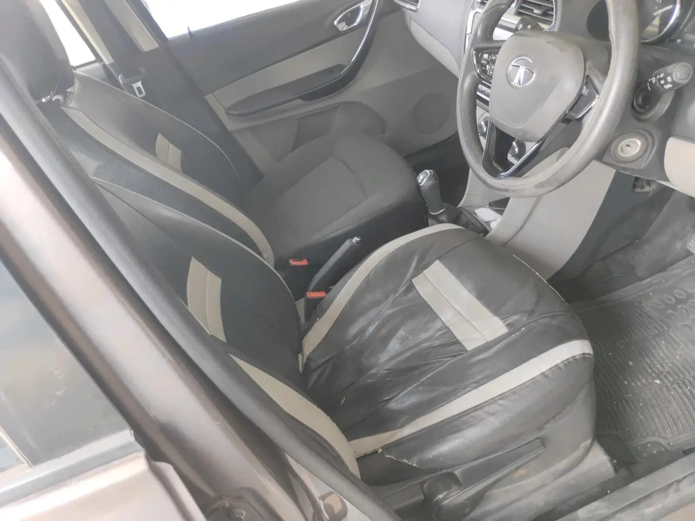 2019 Tata Tiago XZ PETROL, Petrol, Manual, 1,53,287 km, interior