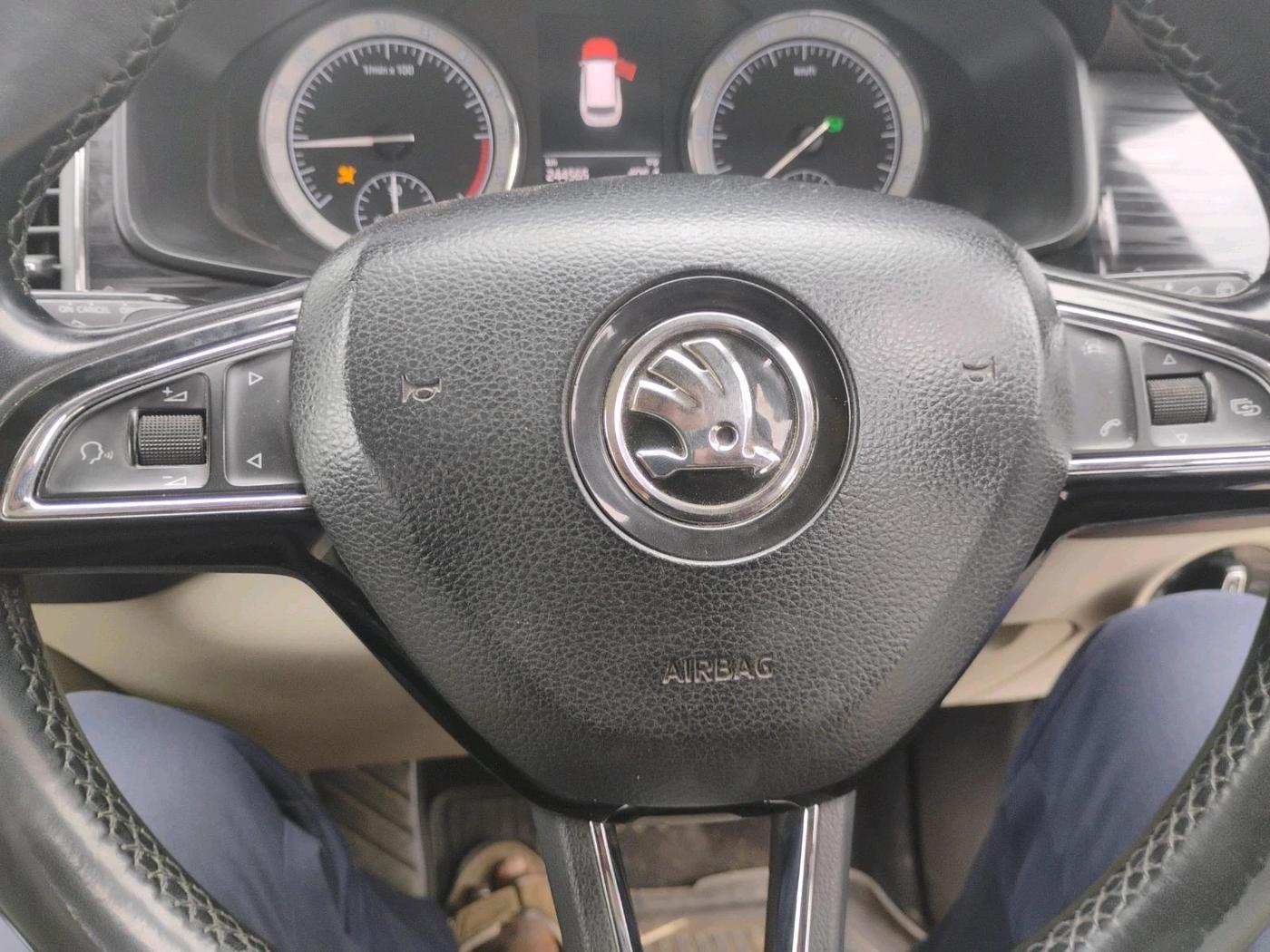 2018 Skoda Kodiaq STYLE 2.0 TDI 4X4 AT, Diesel, Automatic, 2,44,565 km, interior